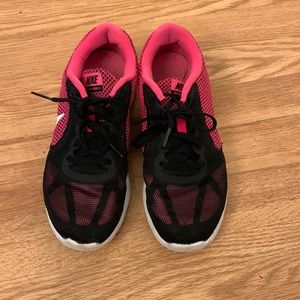Nike Revolution 3 pink sneakers